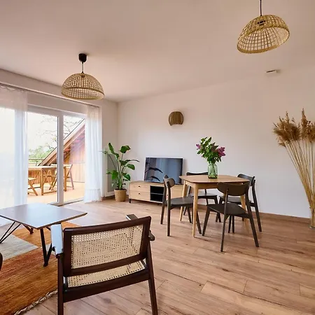 Le Noyer - Appt Avec Terrasse Et Jardin Partage Daire Puberg